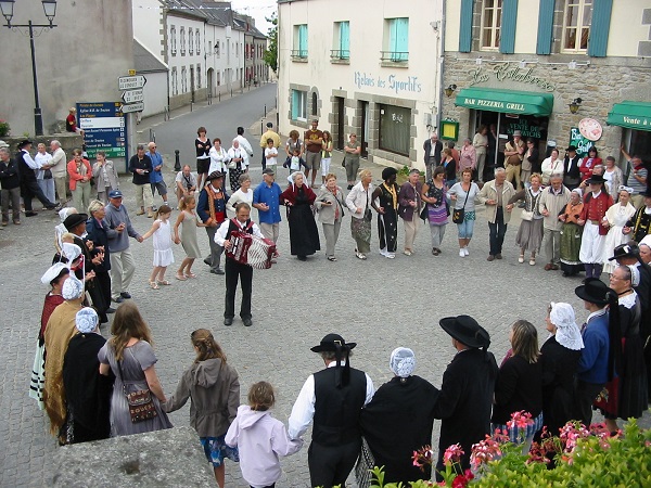 Plouarzel : Danses et traditions bretonnes
