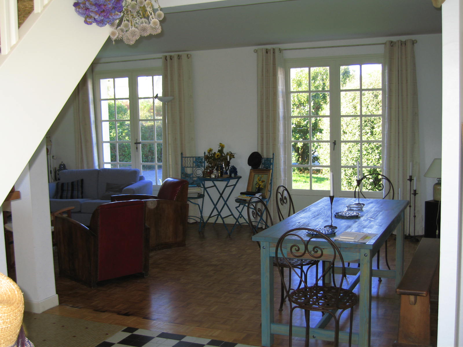 05 living room seen from the entrance