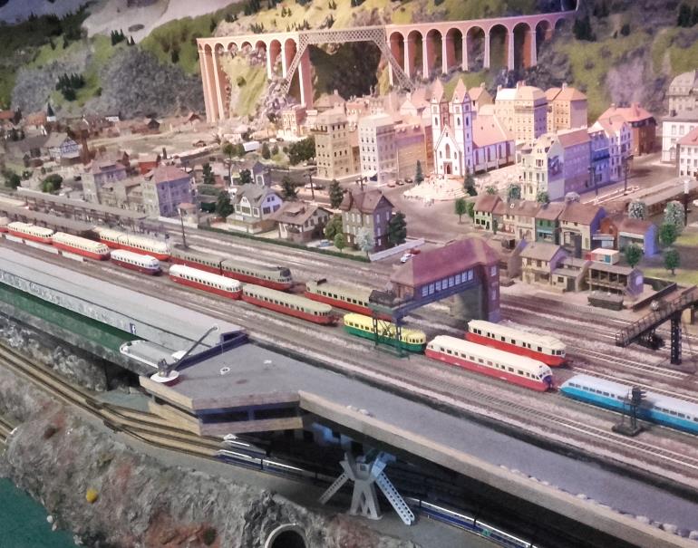 expo trains