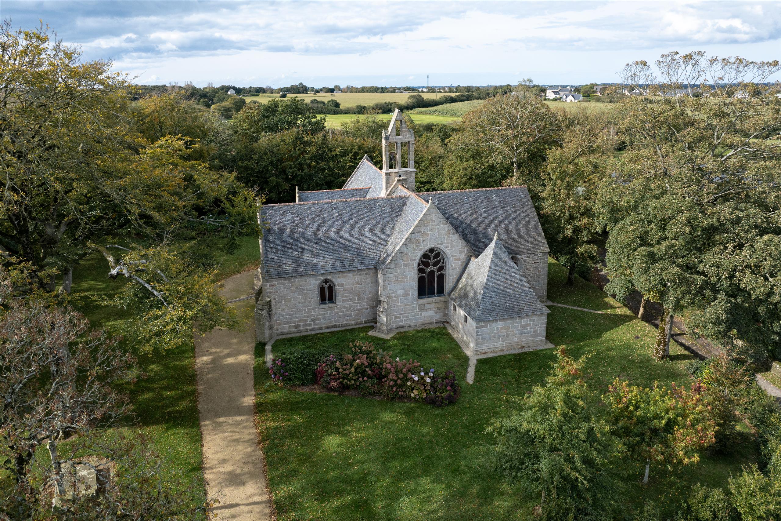 2024_1011_Bretagne_Finistere_Plouvien_chapelleSaintJaoua_Aerial_DJI_0032_MRi