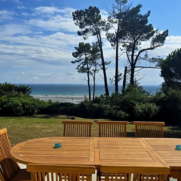 Terrasse et jardin vue mer