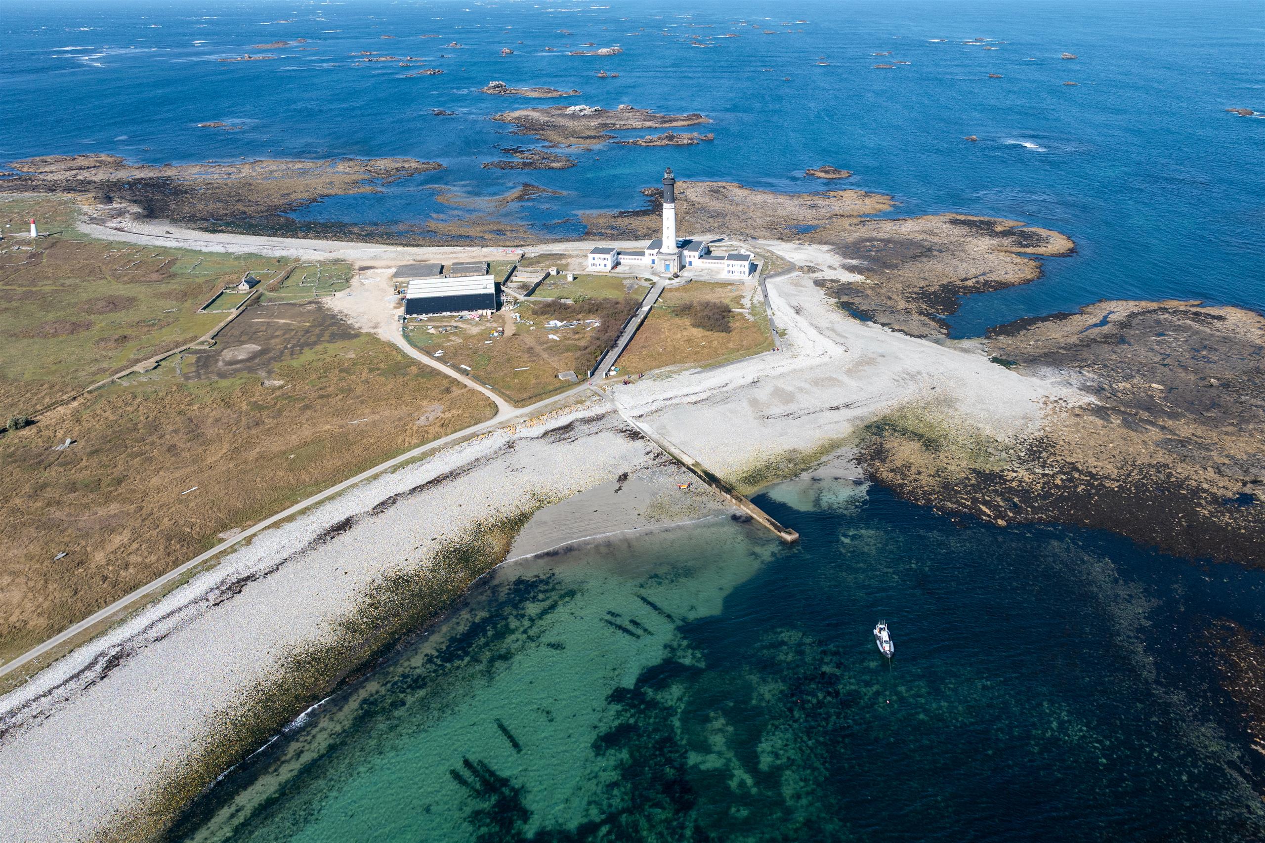 2025_0401_Bretagne_Finistere_IleDeSein_Aerial_DJI_1040_MRi