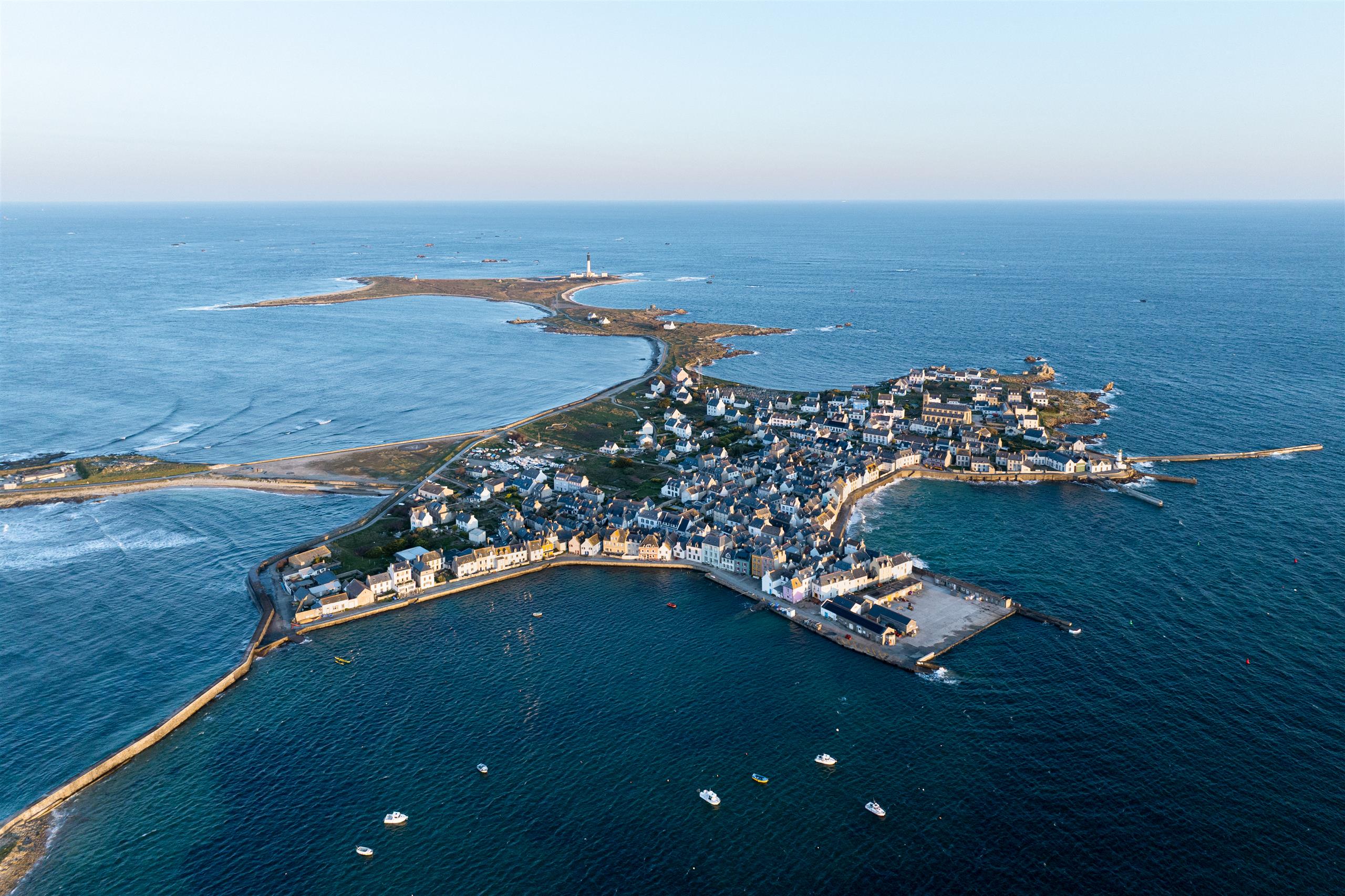 2025_0402_Bretagne_Finistere_IleDeSein_Aerial_DJI_1127_MRi