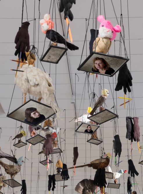 Annette Messager, Eux et nous, nous et eux, 2000