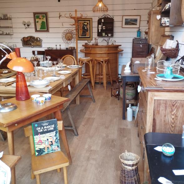 Brocante au bonheur des curieux
