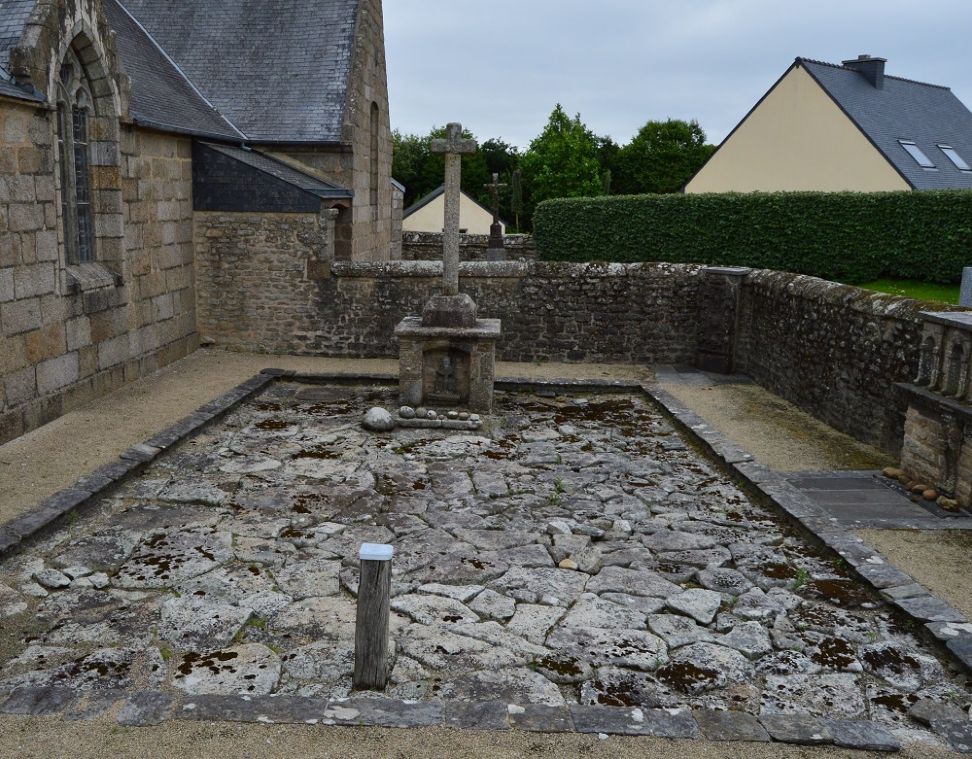 Calvaire cimetière des Saints - Lanrivoaré