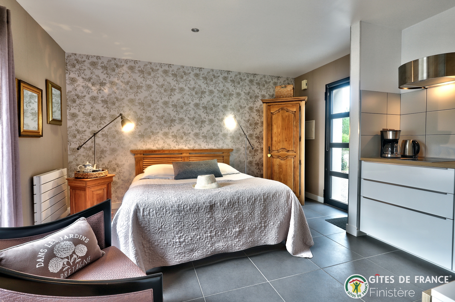 Bedroom 2 -Kador wood stage ©domfelga