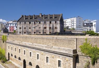 Prison de Pontaniou et le bâtiment aux lions