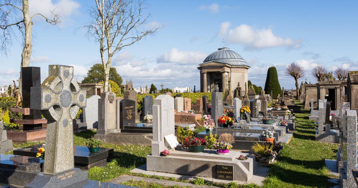Dans les allées du cimetière Saint-Martin