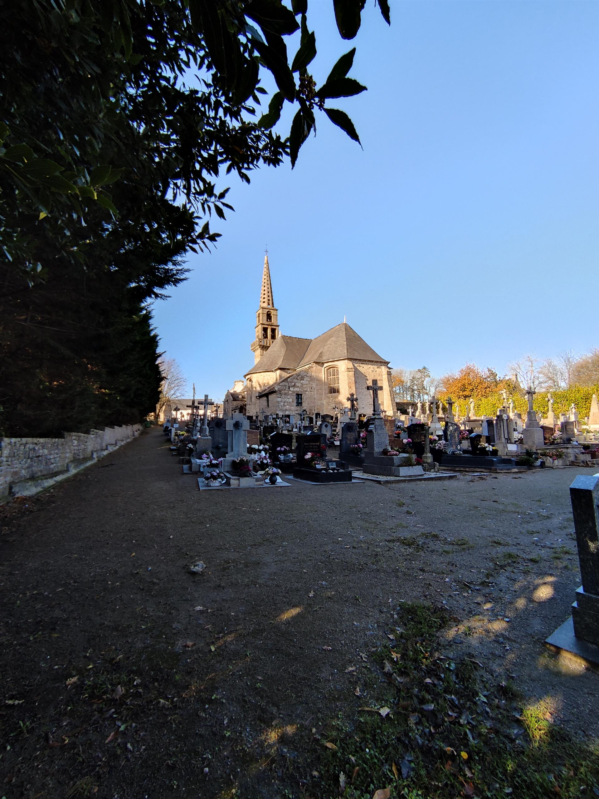 Eglise et cimetière Saint Ildut
