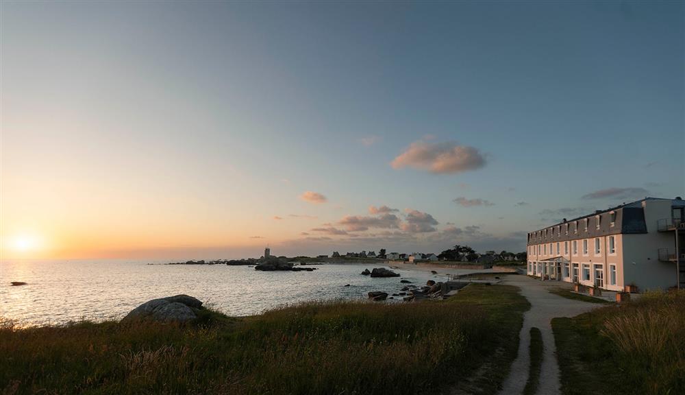 HOTEL-DE-LA-MER