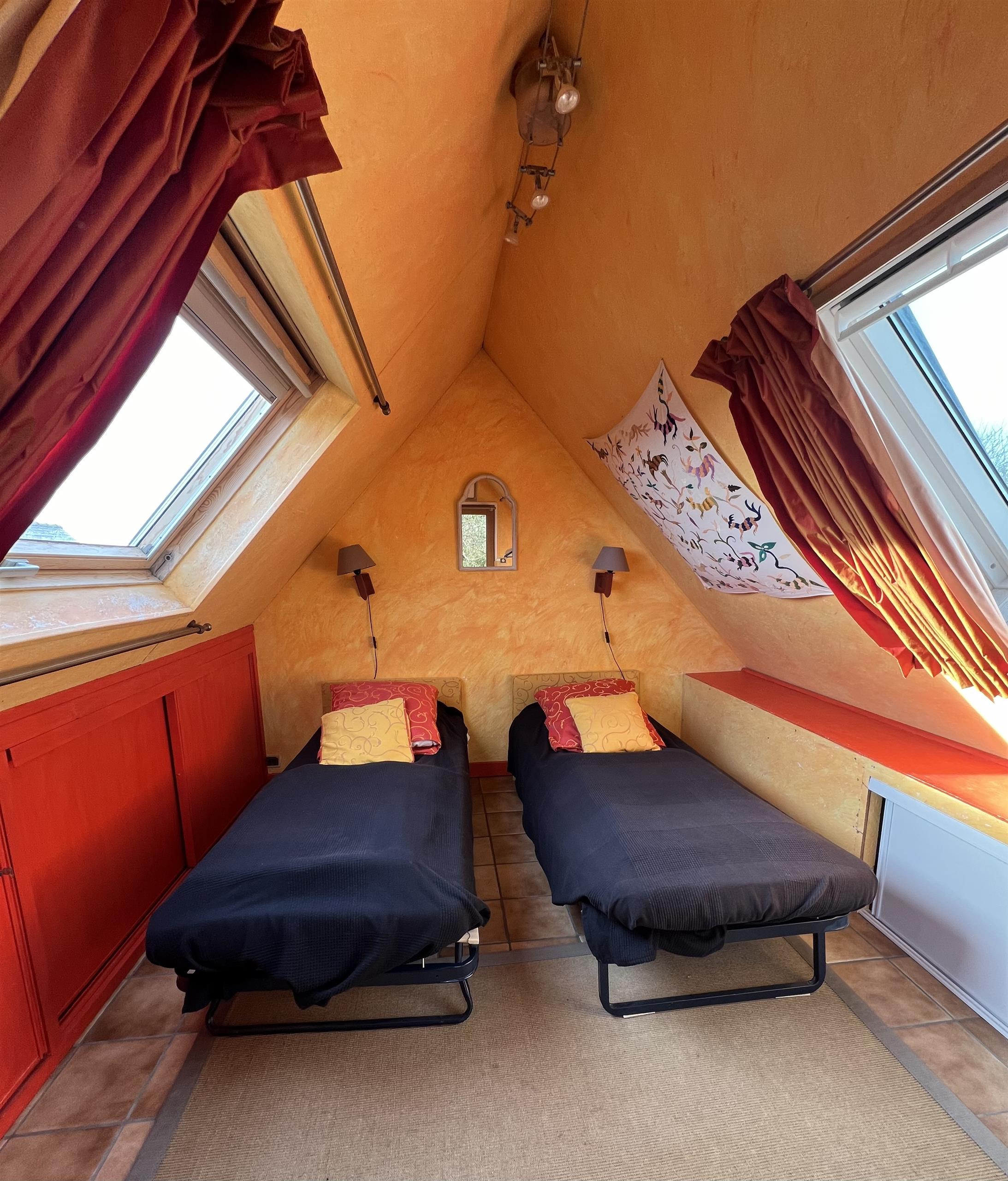 Chambre accès extérieur.