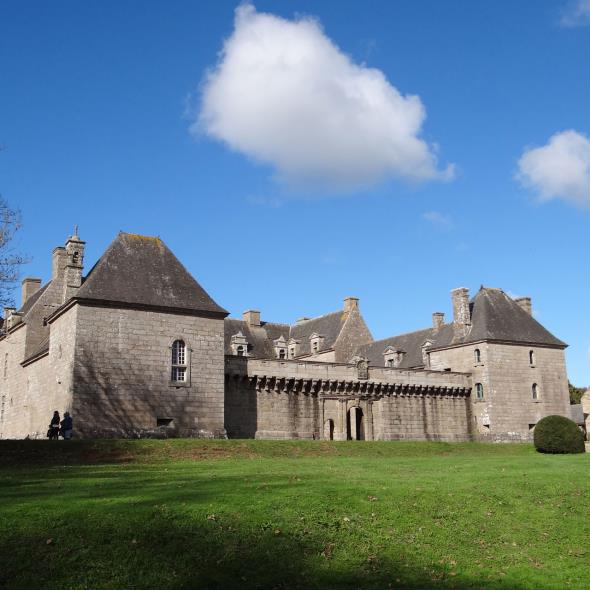 Chateau de Kergroadez Breles Visite 