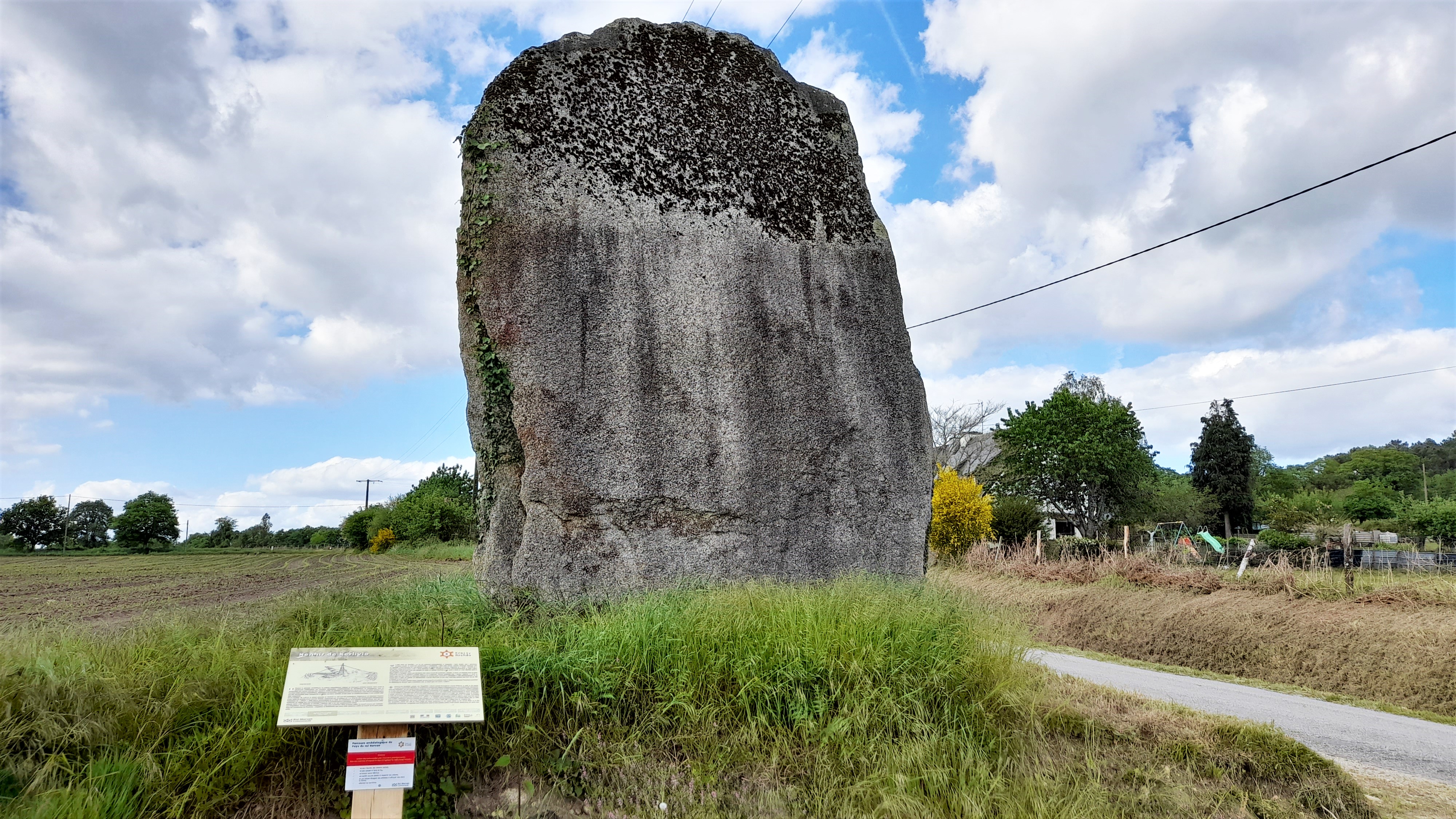 Menhir de Kerlivio Menhir de Kerlivio