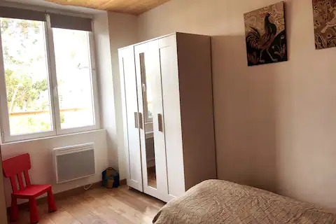 LE-CLOS-DES-AGAPANTHES-vue-de-la-chambre