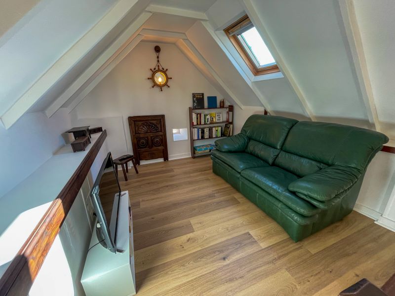 Small salon-Ty Melen