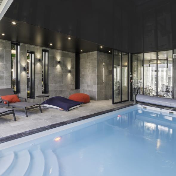 Piscine intérieure chauffée