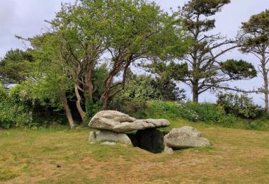 Saint-gonvel-dolmen-2-opt