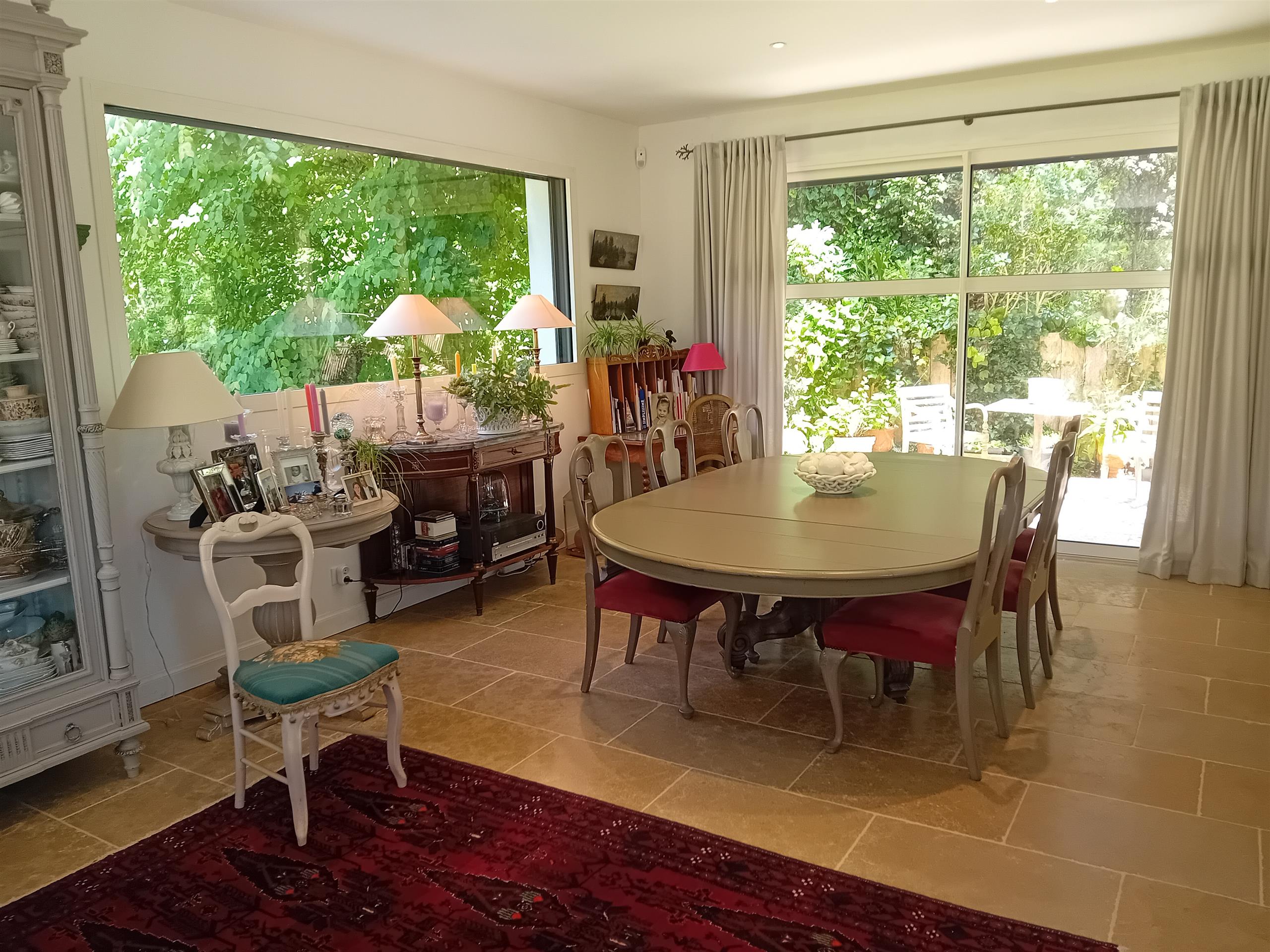 Salle petit déjeuner 2
