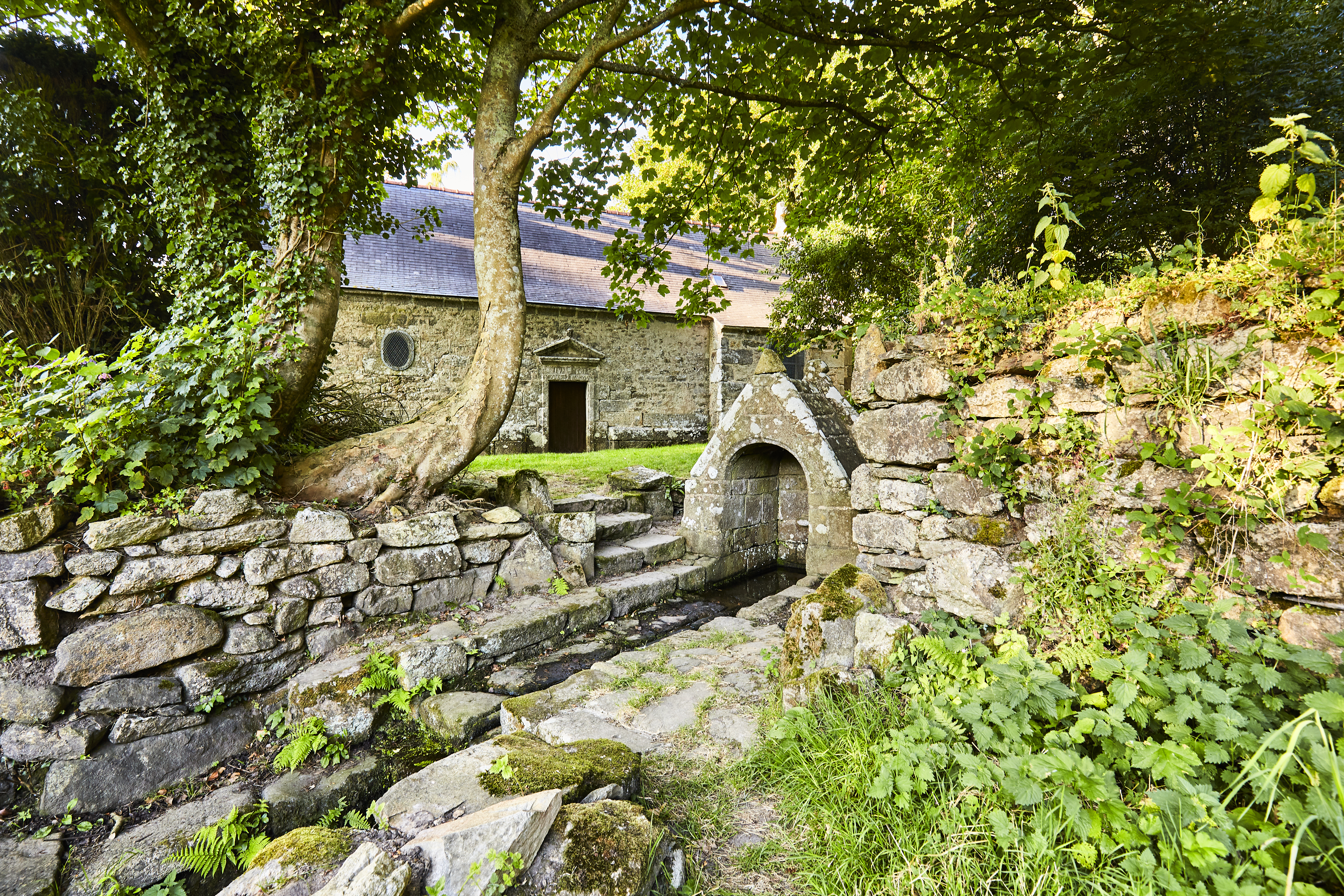 Visite guidée de l'enclos dédié à Notre Dame du Val (Chapelle du Traon)