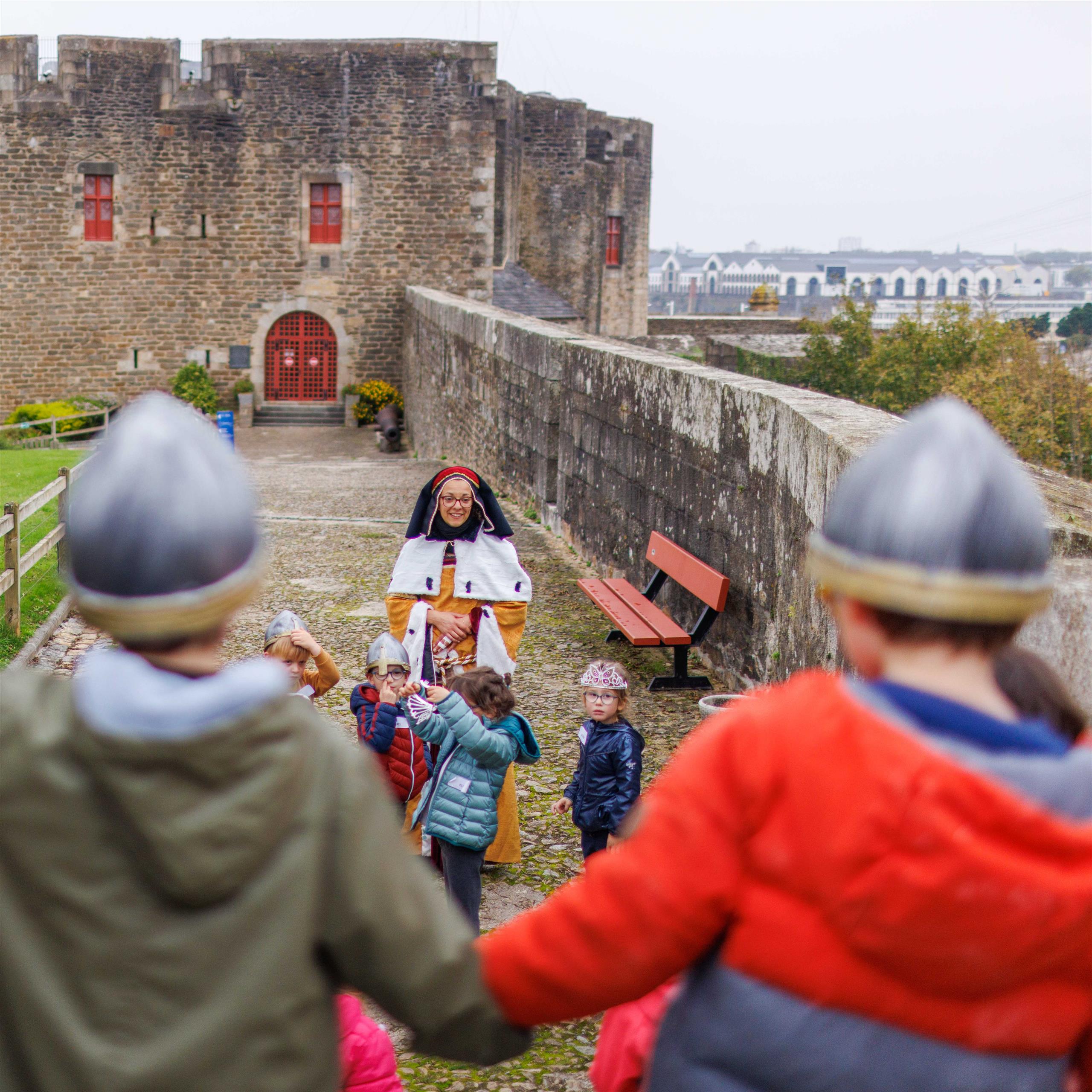 VISTE CONTEE - PRINCESSES ET CHEVALIERS