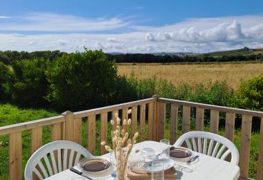 Plomodiern - Camping le kergorz- terrasse vue partielle mer