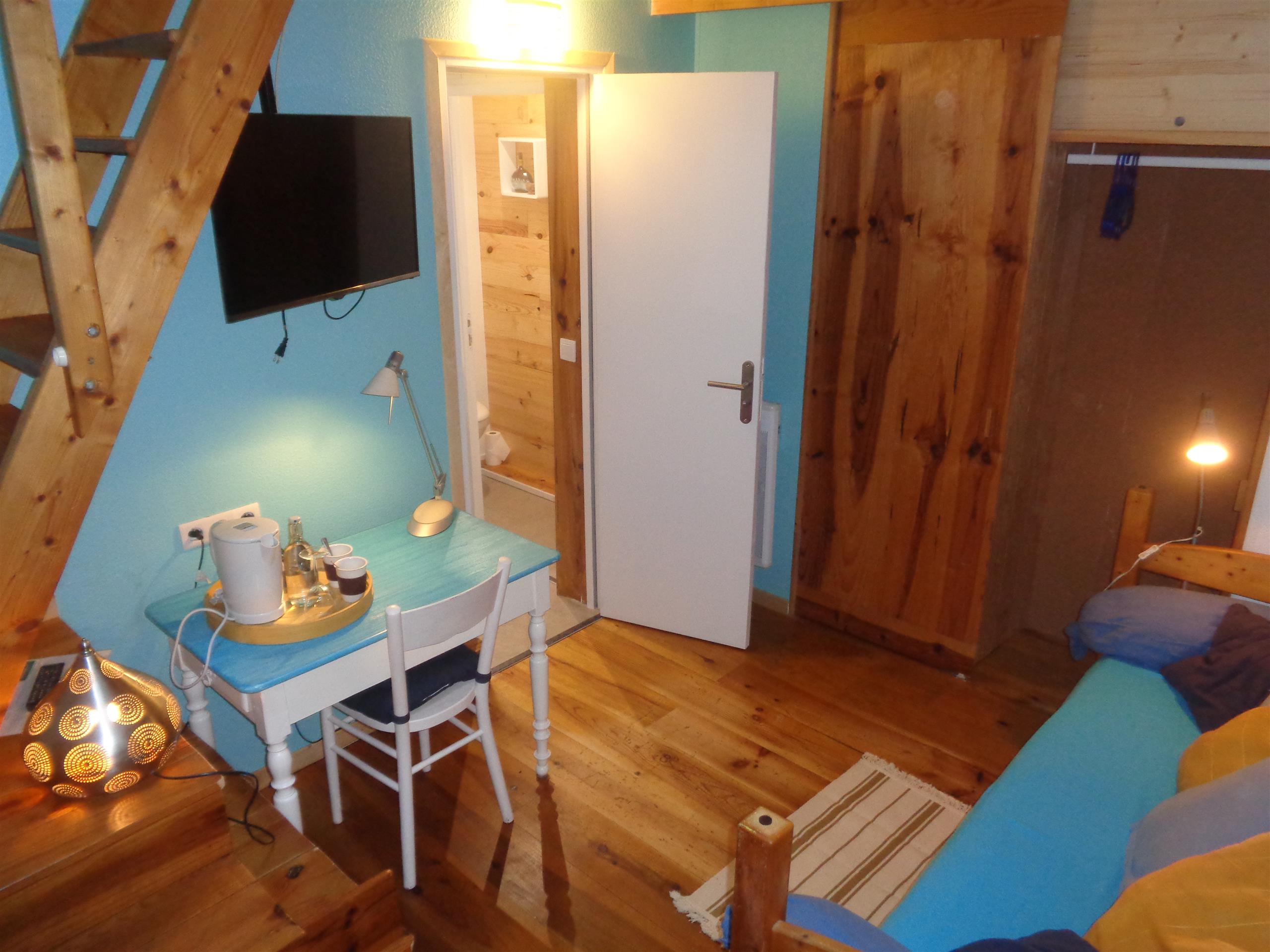 les chambres d'hotes de kerael : la chambre myosotis( un lit 140 en vue génerale