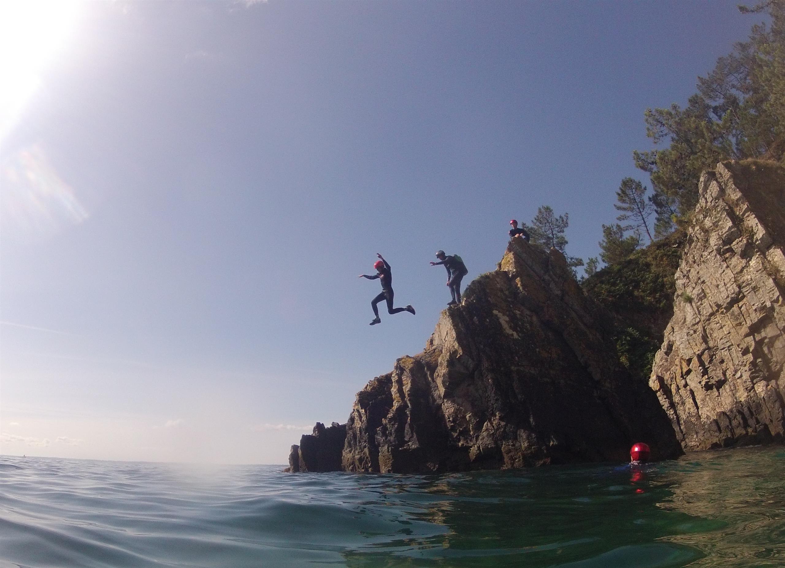 Saut de la crique coasteering crozon