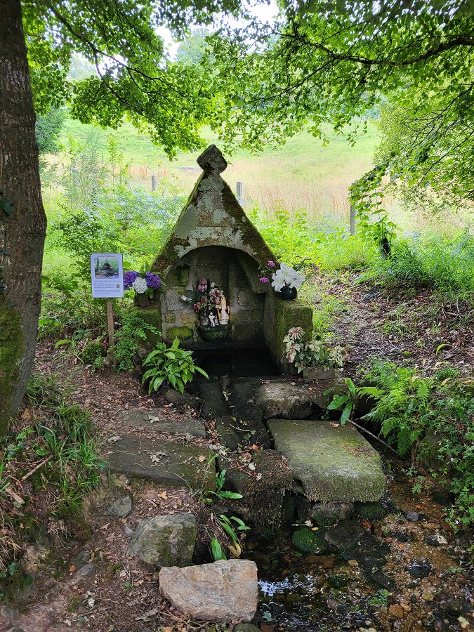 fontaine_chapelle_neuve_saint_nic_finistere_rando