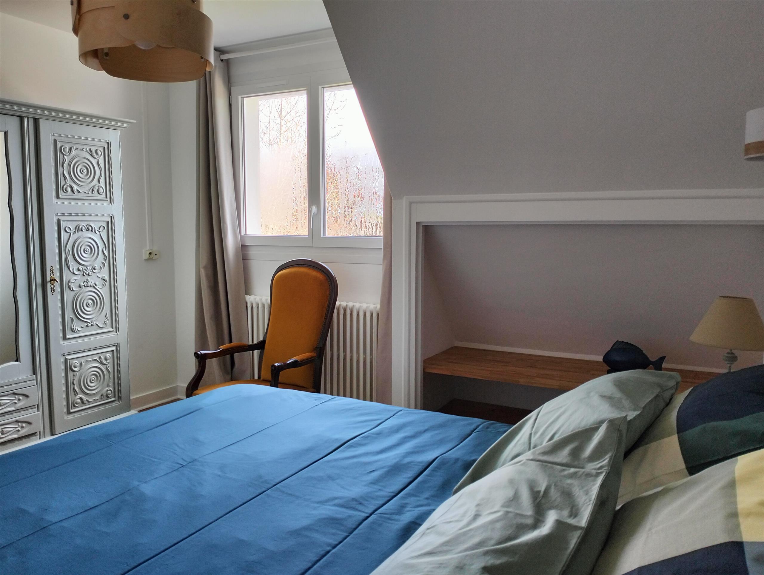 gite de kerael  chambre parentale avec lit 160