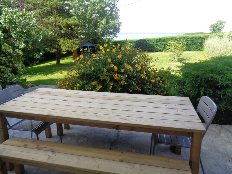 gite_de_kerael_2020_vue_jardin_et_mer