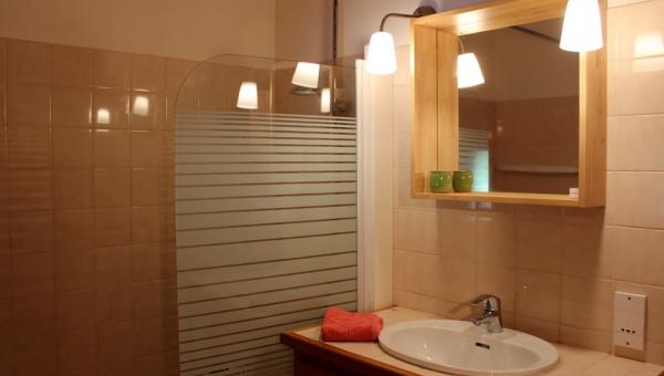 gite_ti_uhella_salle_de_bain_bd