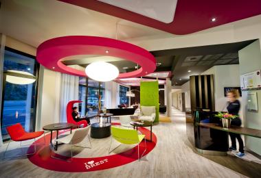 hotel-ibis-styles-budget-brest-center-port-reception-salon (7)