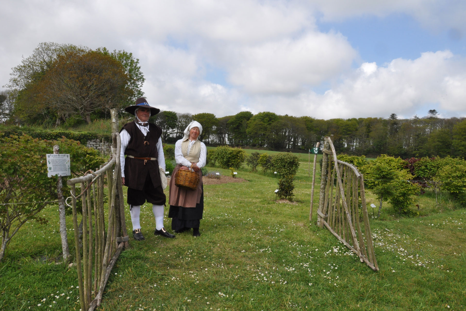 Chateau de Kergroadez Breles Visite