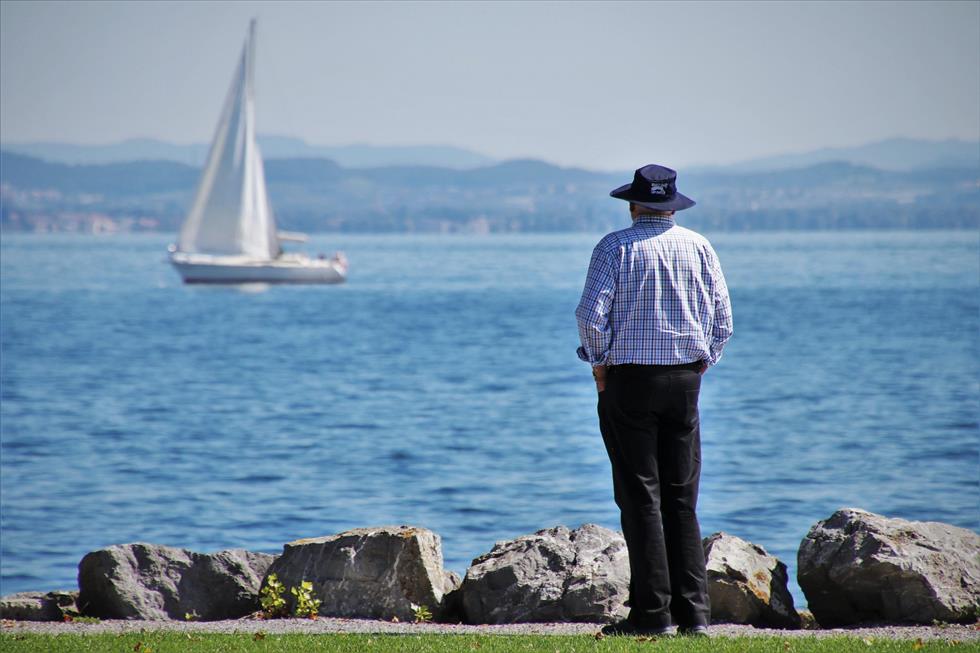 old-man-g6a9ccf822_1920