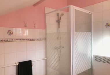 Ty Moutik shower room