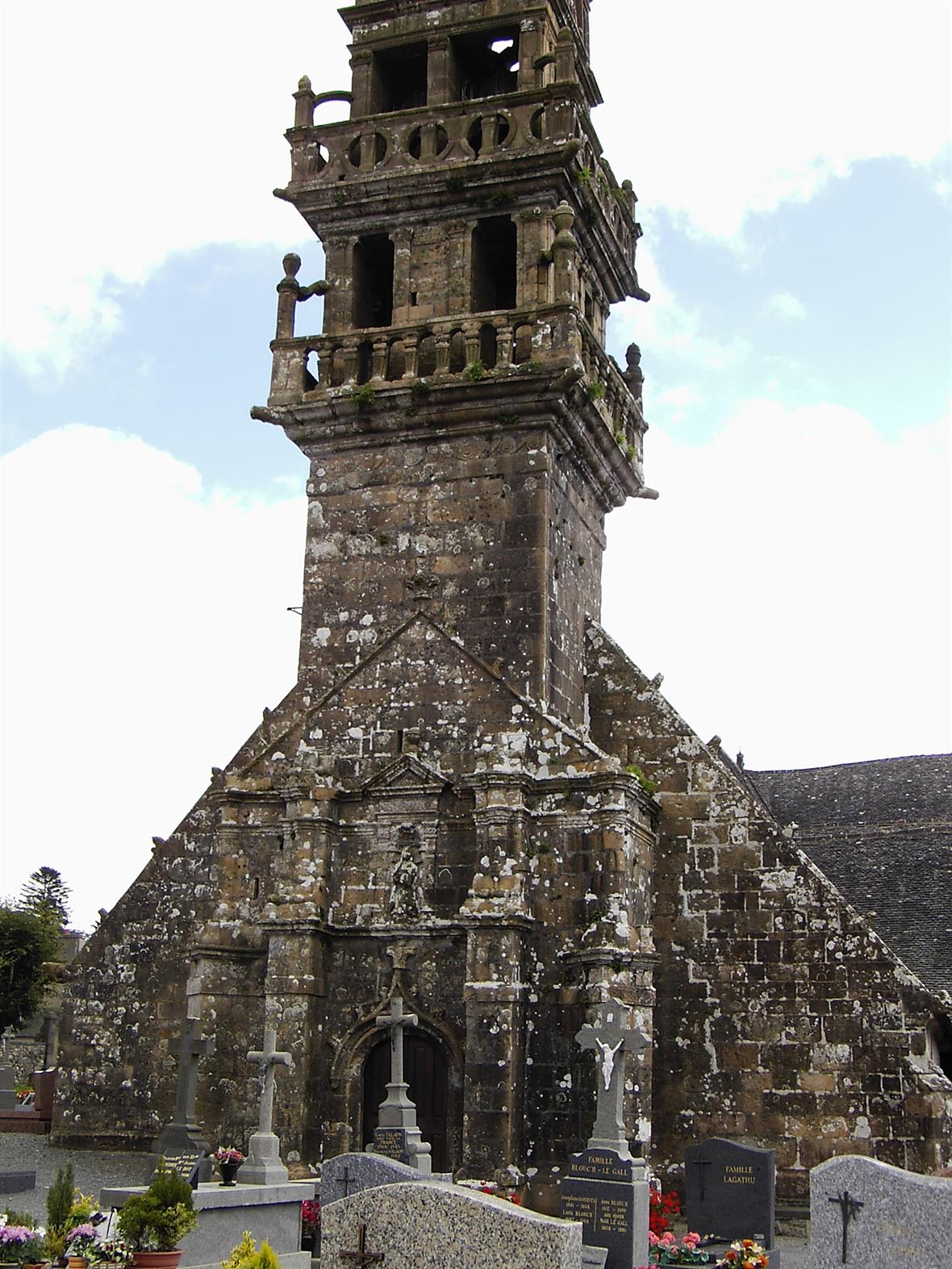 Enclos paroissial de Dirinon - porche occidental
