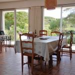 salle à manger et cuisine
